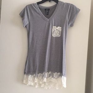 V-neck Rue 21 grey t-shirt